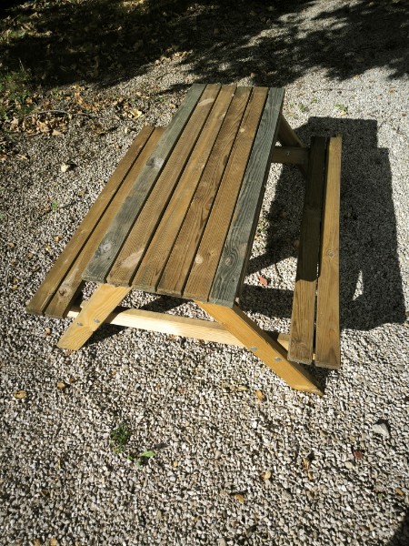 Table en bois pour enfant